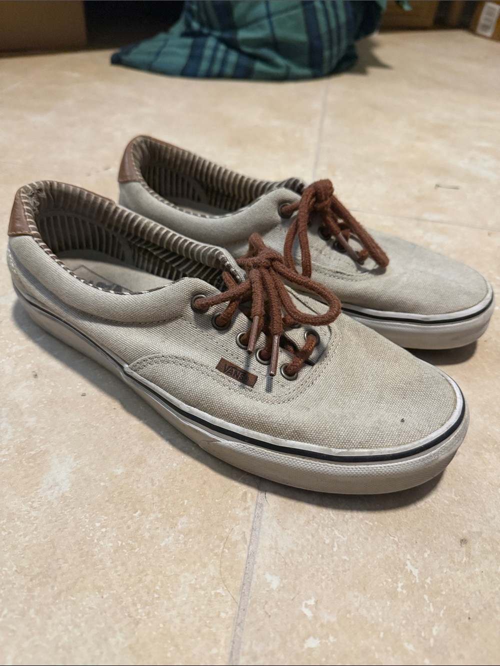 Vans Men’s Beige Canvas Low-Top Sneakers with Brown Laces